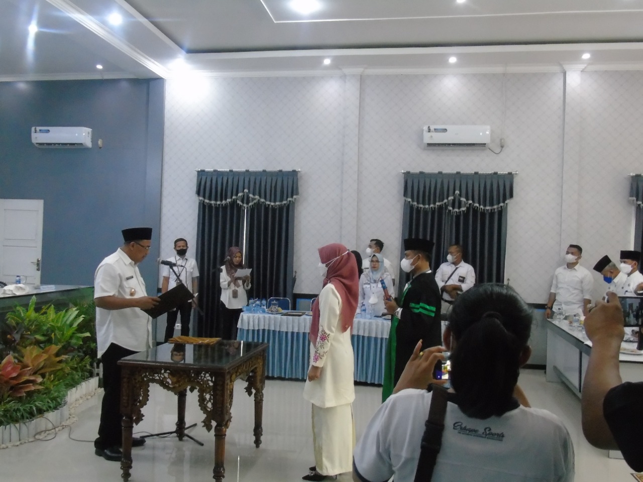 Pembacaan Sumpah Jabatan Dewan Pengawas Oleh Bapak Wakil  Bupati Sarolangun